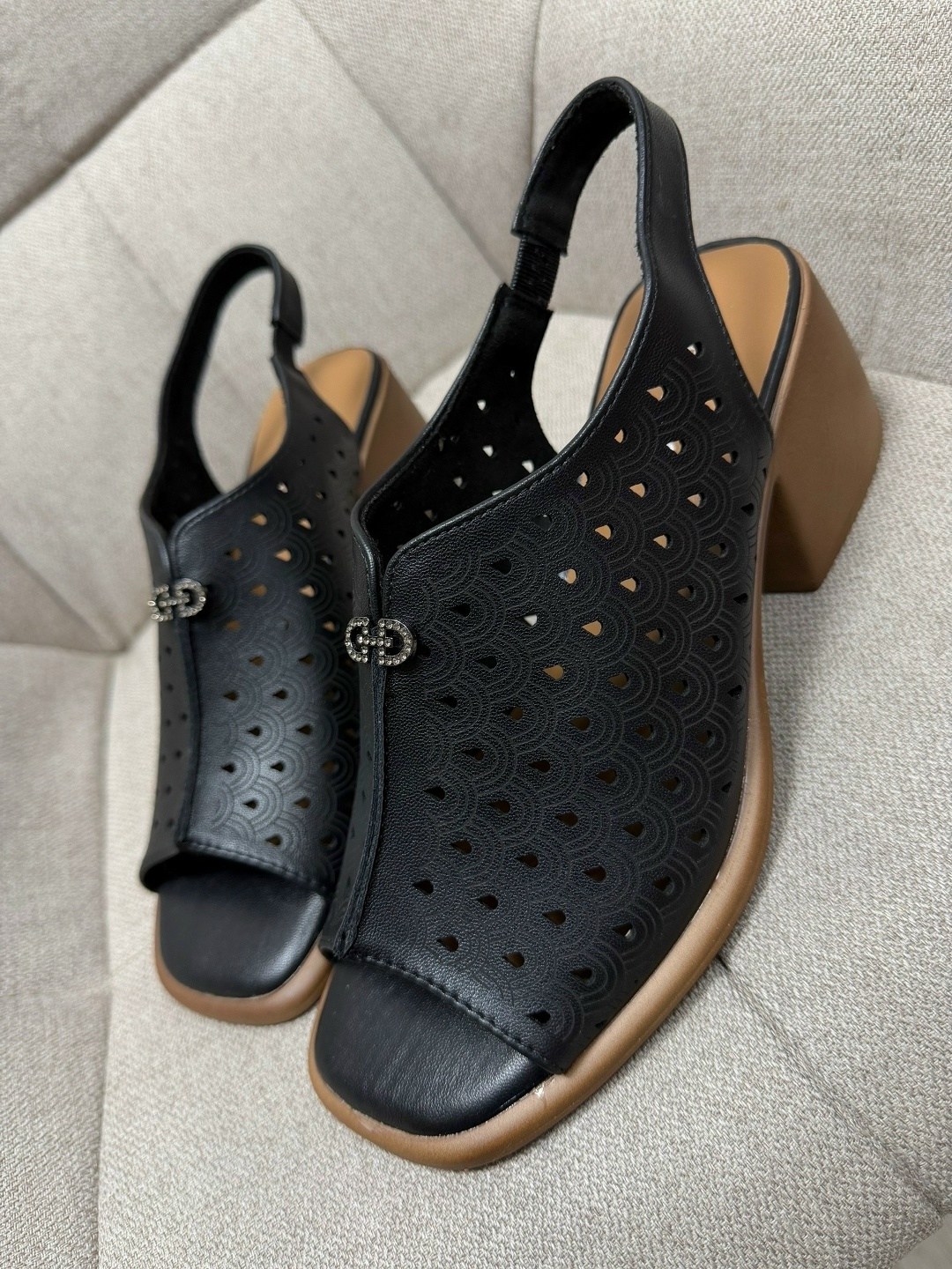 босоножки женские,босоножки кари,,стильные босоножки,босоножки женские летние