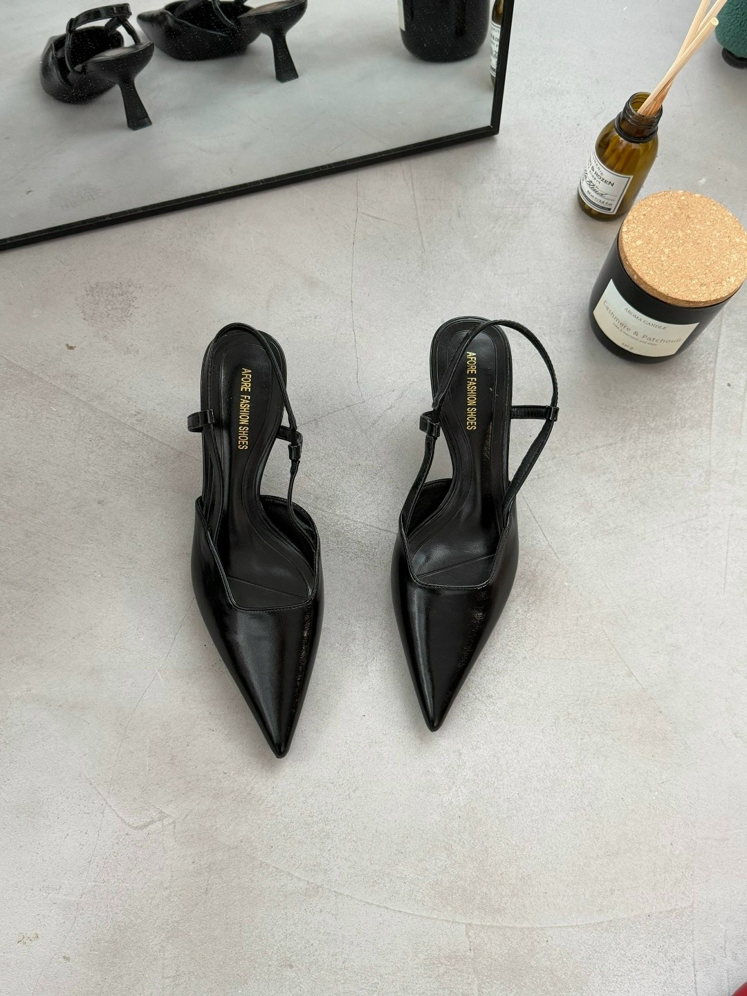 женские туфли лодочки,босоножки стильные,,босоножки из лакированной кожи на высоком каблуке-шпильке с острым носком,босоножки женские