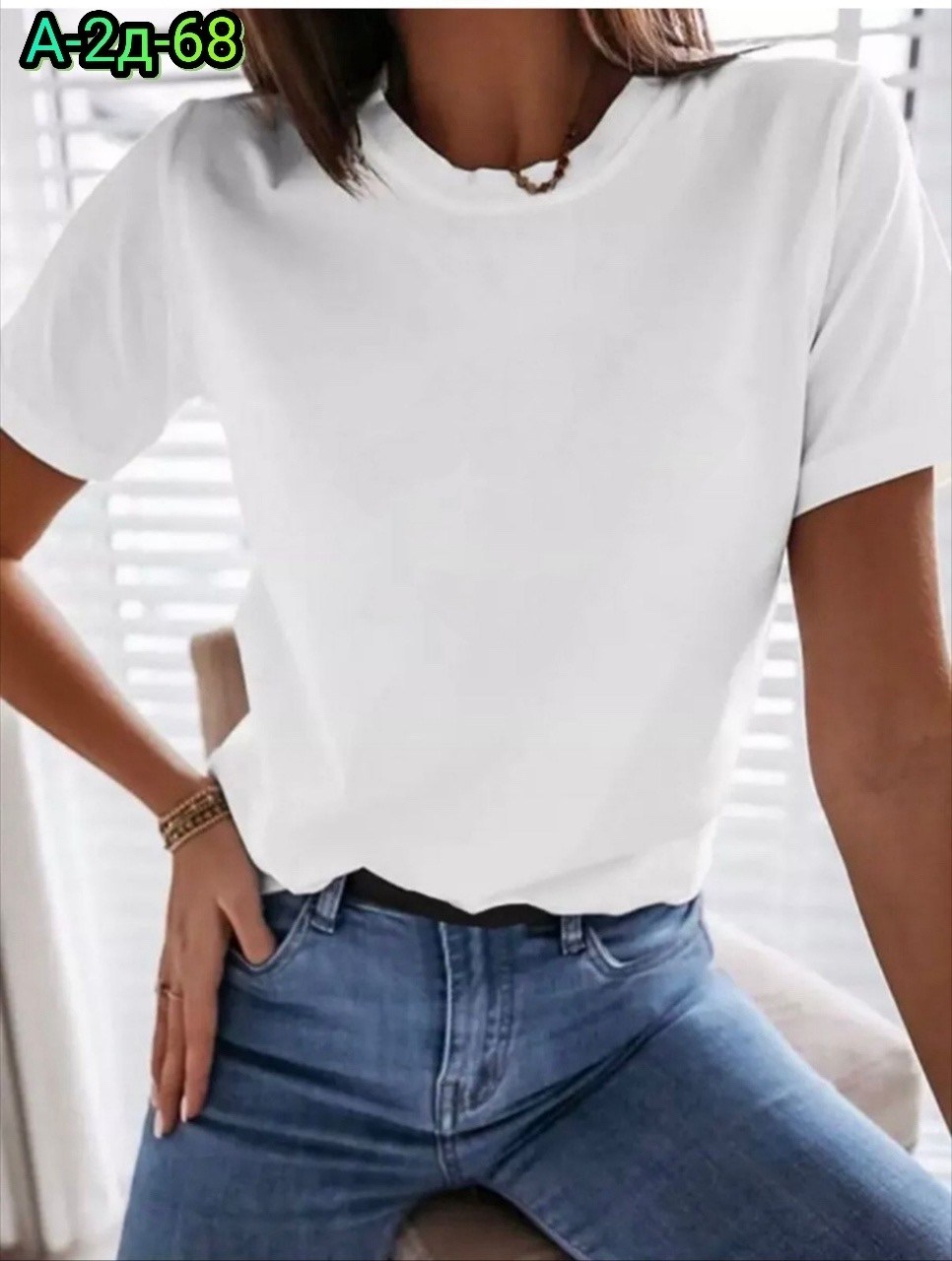 девушка в черной футболке,женские футболки,футболки женские летние,черная футболка женская,женская футболка белая