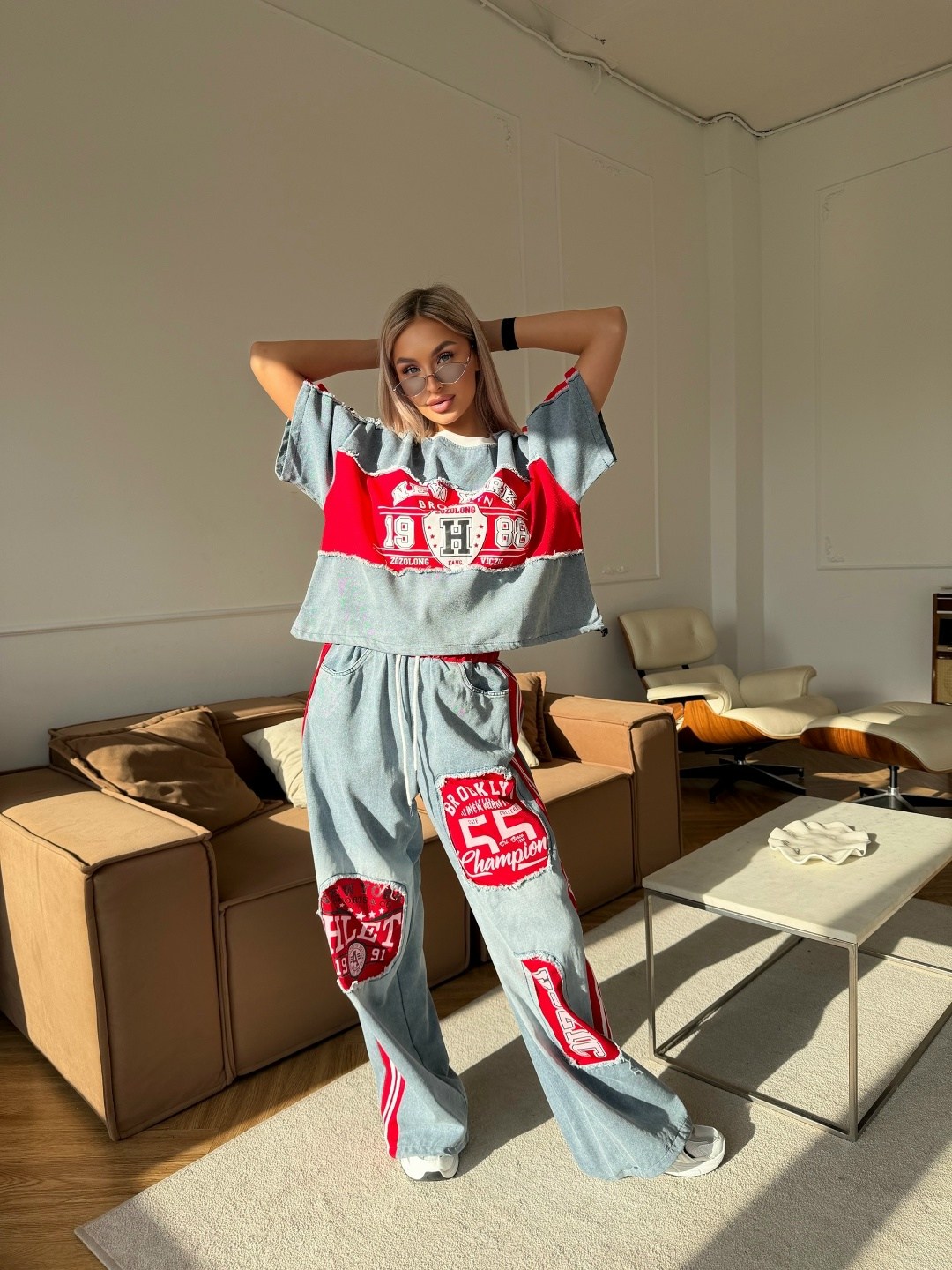 джинсы комбинированные,женский костюм,костюм,брюки модные