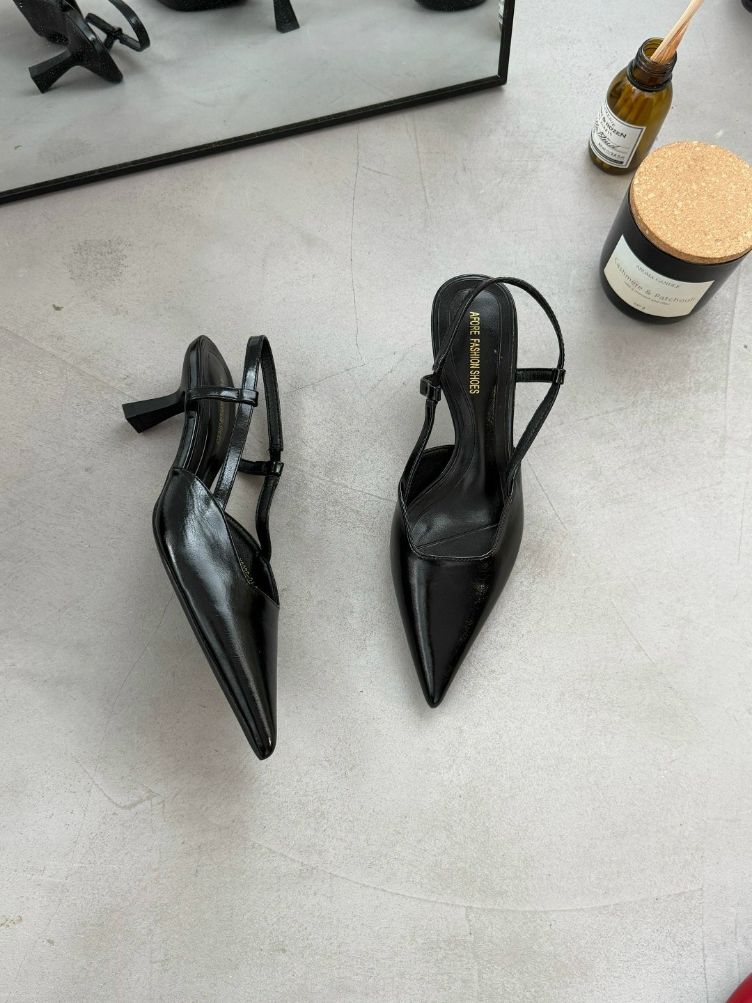 женские туфли лодочки,босоножки стильные,,босоножки из лакированной кожи на высоком каблуке-шпильке с острым носком,босоножки женские