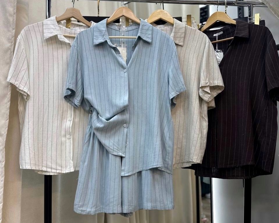 костюм женский летний с шортами и рубашкой из льна,костюм женский летний с шортами и рубашкой,костюм летний с шортами рубашкой льняной в полоску из льна betrendy wear,костюм женский с шортами и рубашк