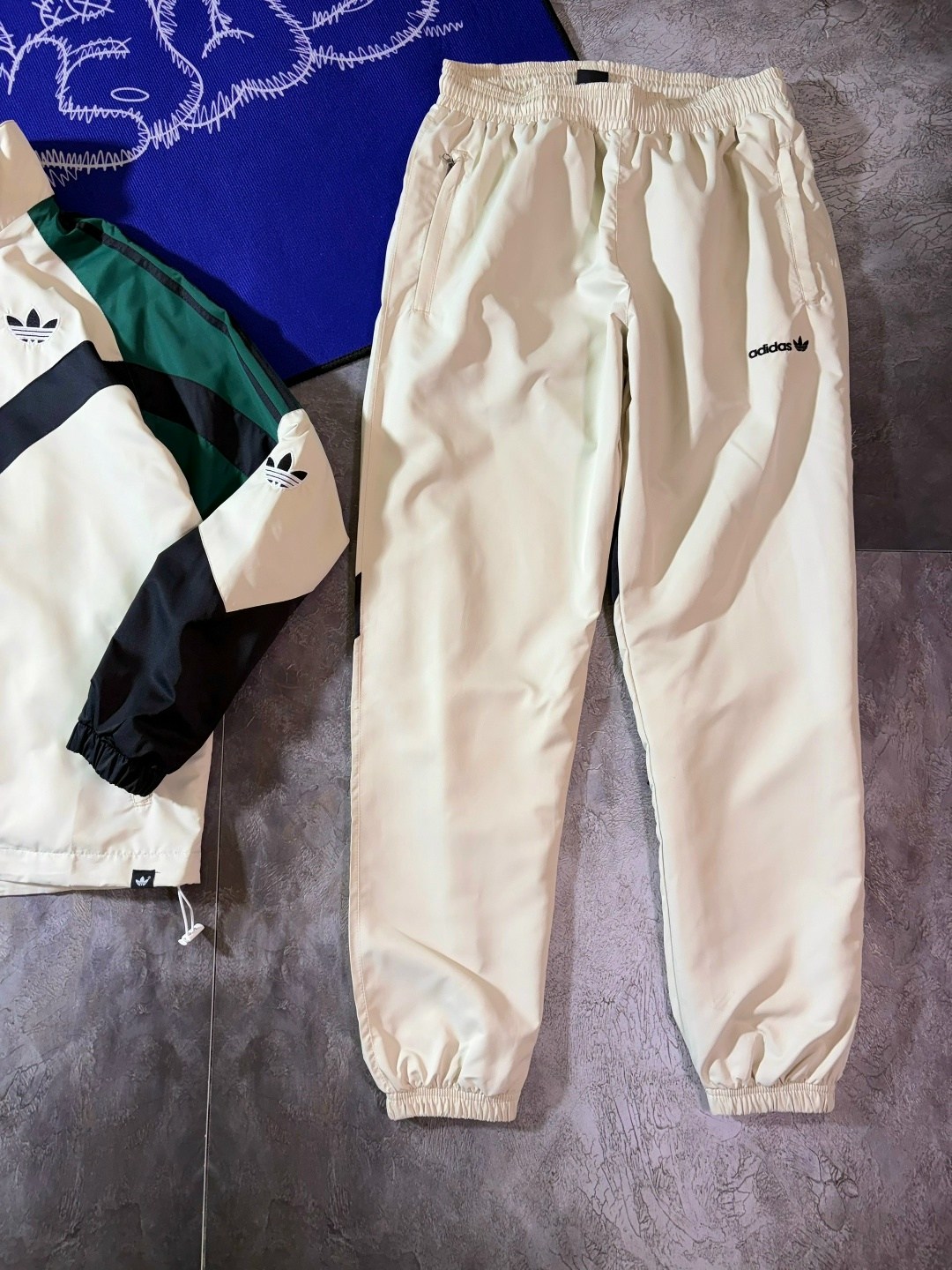 спортивный костюм adidas винтажный 90-ых,спортивный костюм adidas 90х,мужской спортивный костюм adidas в стиле 90-х,спортивный костюм adidas,винтажный костюм adidas