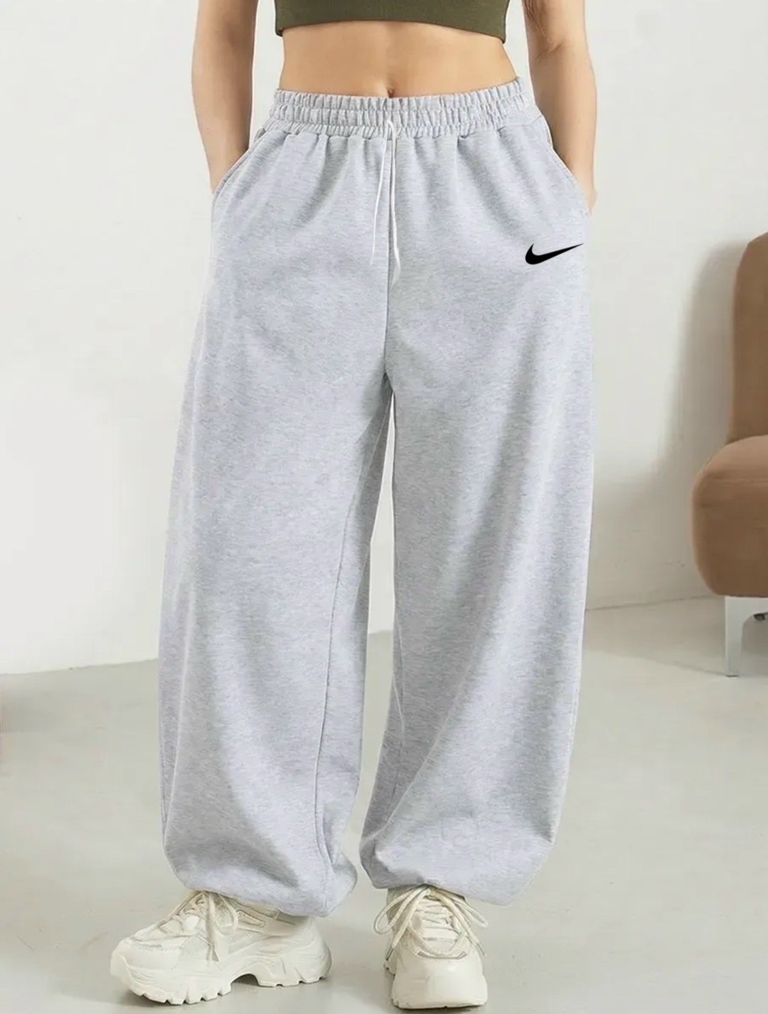 брюки черные спортивные джоггеры оверсайз baggy nike,серые спортивные штаны,широкие спортивные штаны джоггеры оверсайз,широкие спортивные штаны джоггеры оверсайз mimo style,спортивные штаны широкие