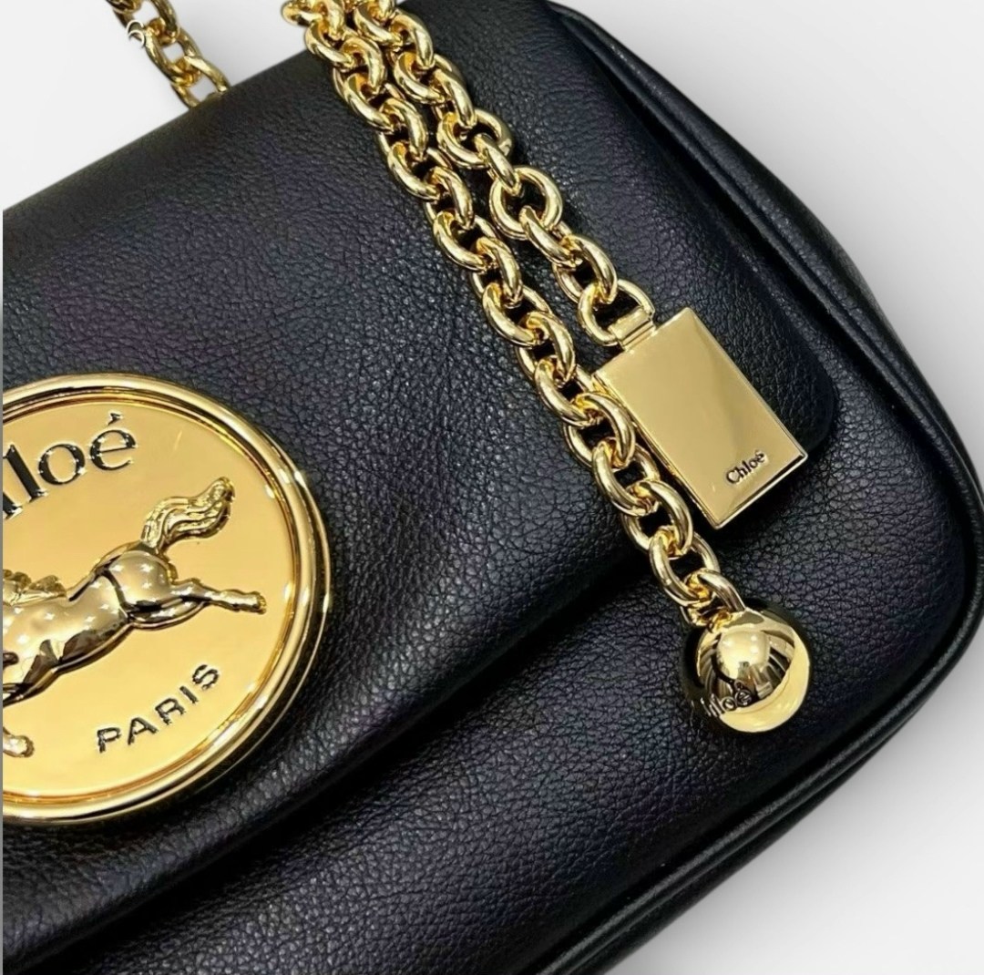 versace сумка,versace сумка через плечо с декором la medusa черный,клатч версаче,versace клатч,сумка через плечо versace