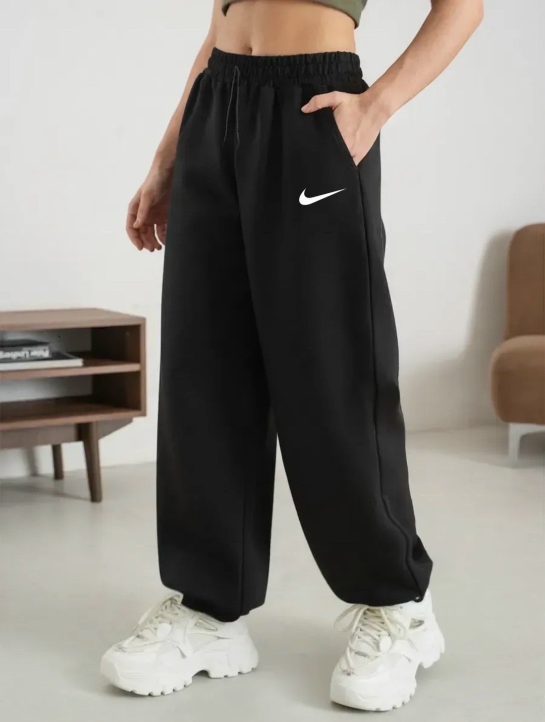 брюки черные спортивные джоггеры оверсайз baggy nike,серые спортивные штаны,широкие спортивные штаны джоггеры оверсайз,широкие спортивные штаны джоггеры оверсайз mimo style,спортивные штаны широкие