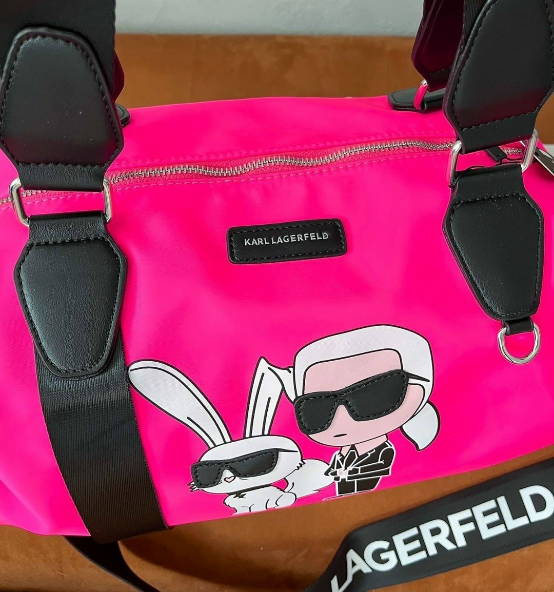 большая спортивная сумка karl lagerfeld,сумка karl lagerfeld спортивная,karl lagerfeld сумка дорожная,сумка женская дорожная спортивная karl lagerfeld,сумка спортивная женская