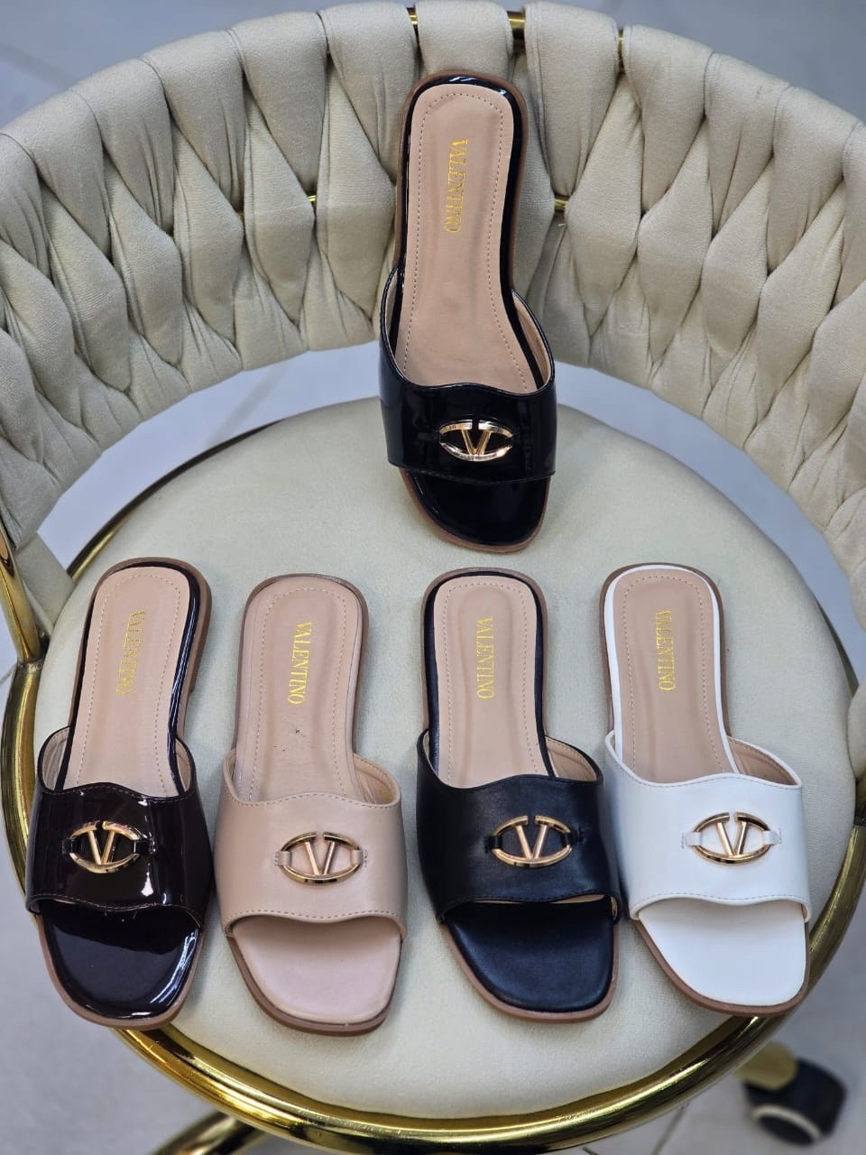 ,тапочки валентино,модные сандалии,женские модные тапочки от valentino,шлепанцы женские