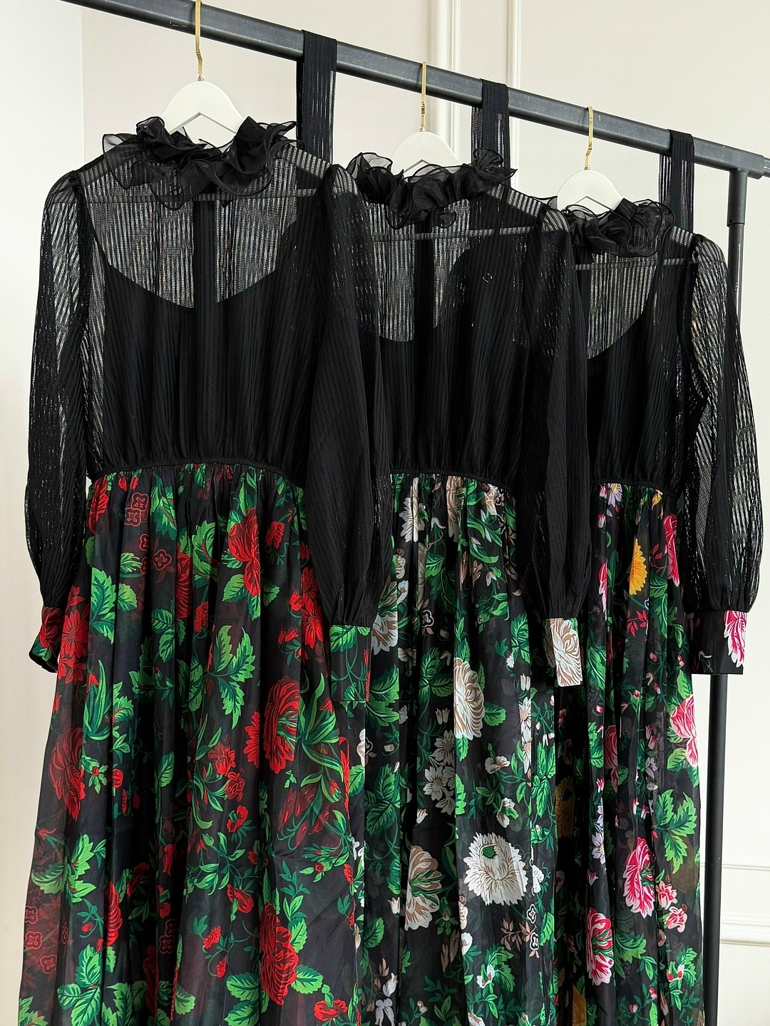 юбка плиссе,плиссированная юбка,юбка плиссе образы,платье,шифоновое платье