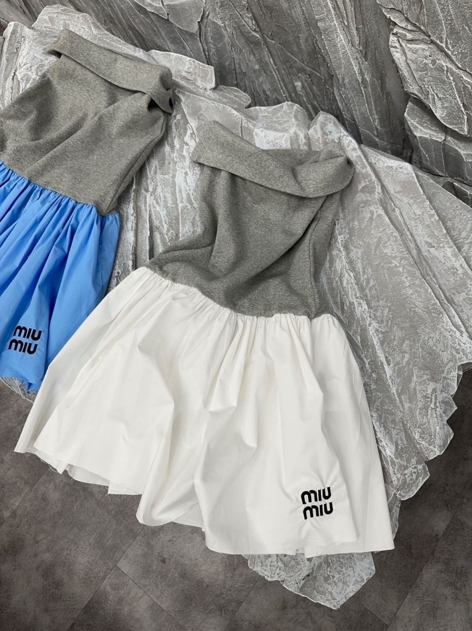 теннисная юбка белая,образ с теннисной юбкой,девушка,образ с белой юбкой,белая теннисная юбка с топом