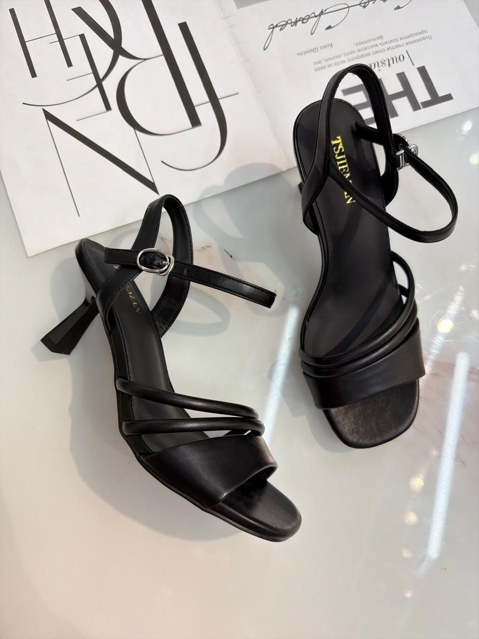 женские босоножки,босоножки на каблуках,босоножки с ремешками,босоножки на высоком каблуке,босоножки на невысоком каблуке