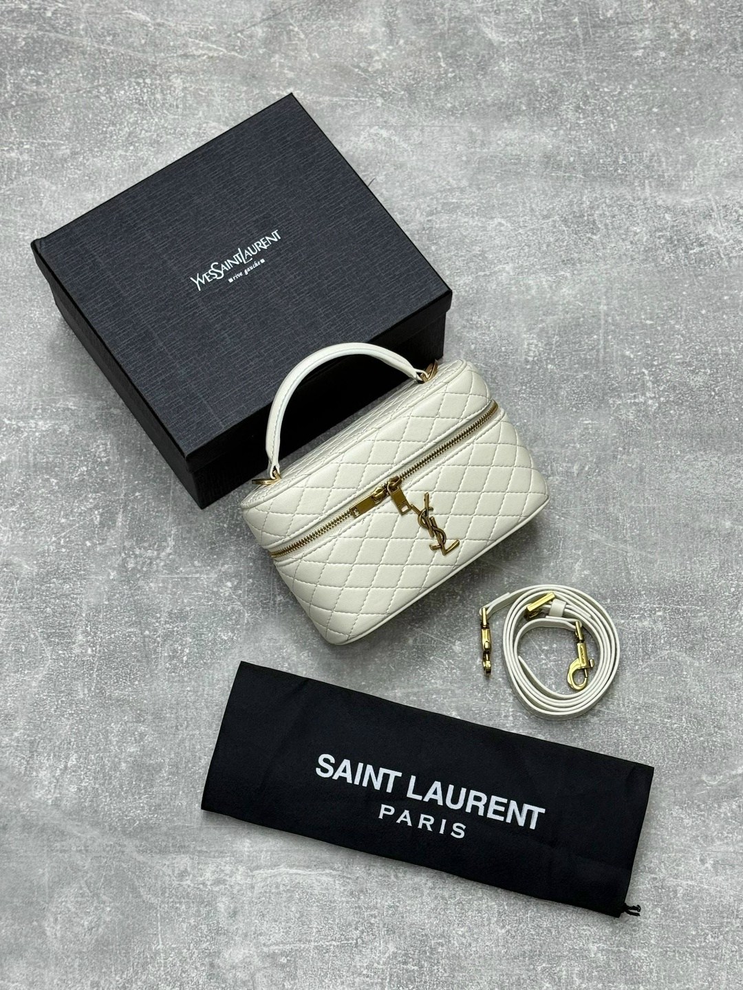saint laurent сумка,сумки yves saint laurent,сумка женская yves saint laurent,косметичка yves saint laurent,saint laurent сумка на плечо