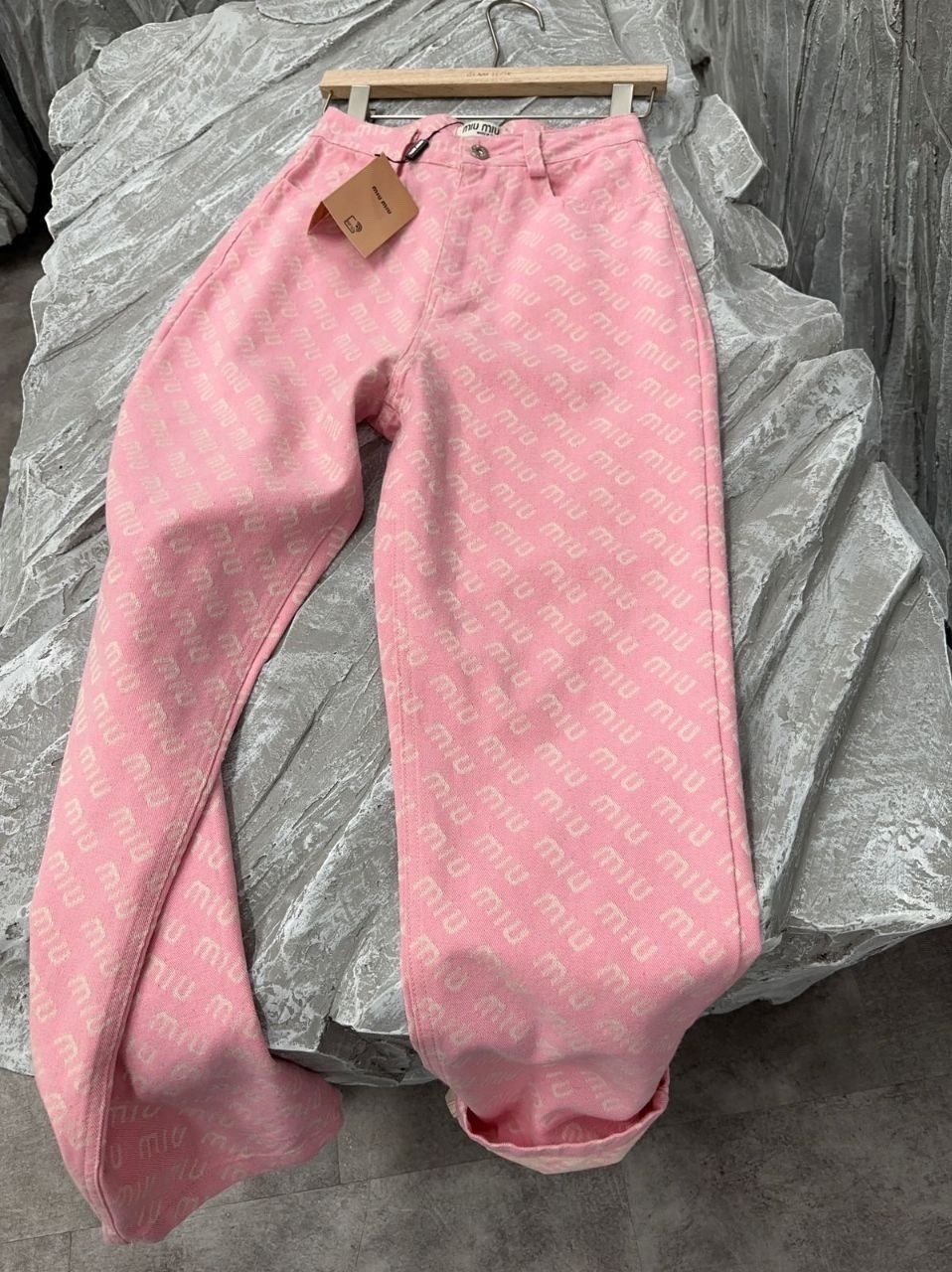 розовые джинсы,розовые прямые джинсы,розовые брюки,женские джинсы,розовые джинсы клеш