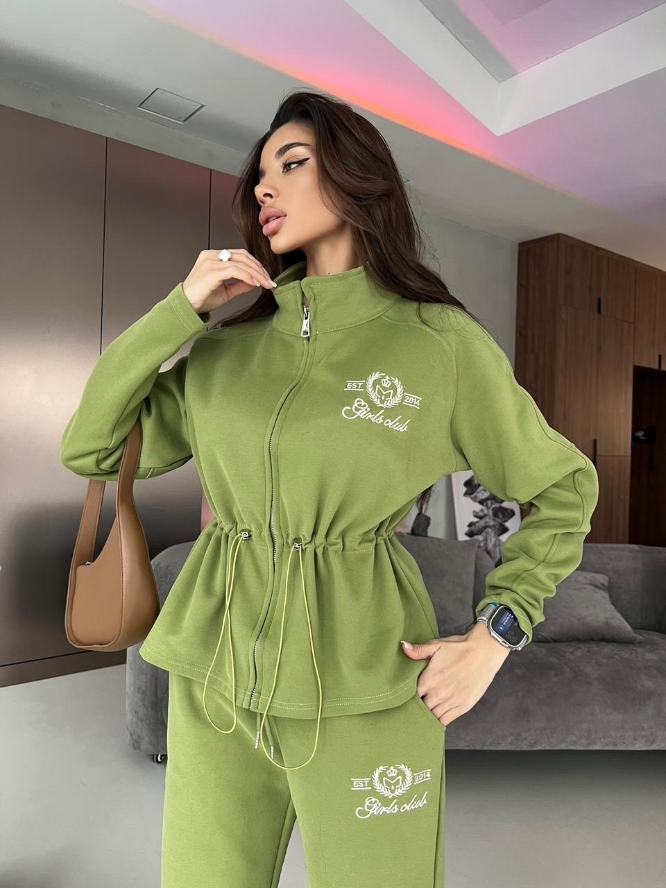 женский костюм,стильный костюм,женский костюм тройка,велюровые костюмы,женский красный костюм miu miu