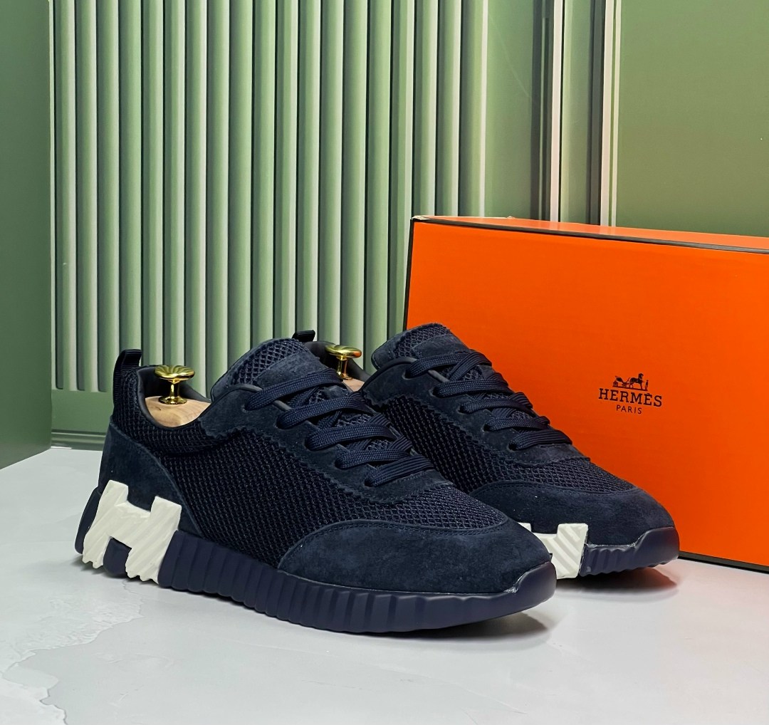 кроссовки мужские hermes,кроссовки hermes,hermes мужские кроссовки bouncing navy,кроссовки hermes мужские оригинал,мужские комбинированные кроссовки hermes 2026 синие с красной буквой на подошве