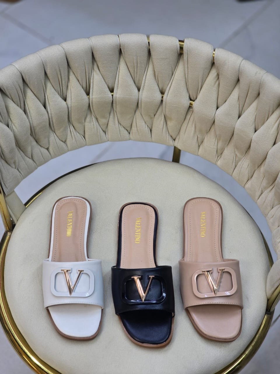 ,тапочки валентино,модные сандалии,женские модные тапочки от valentino,шлепанцы женские