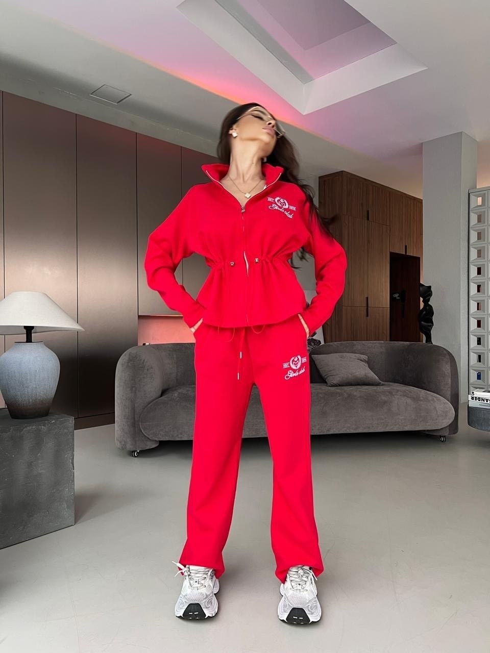 женский костюм,стильный костюм,женский костюм тройка,велюровые костюмы,женский красный костюм miu miu