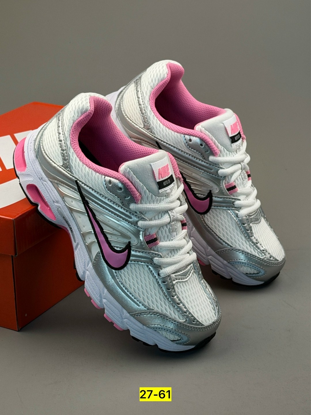 кроссовки nike initiator,женские беговые кроссовки initiator от finish line nike белый,кроссовки nike,кроссовки,женские кроссовки