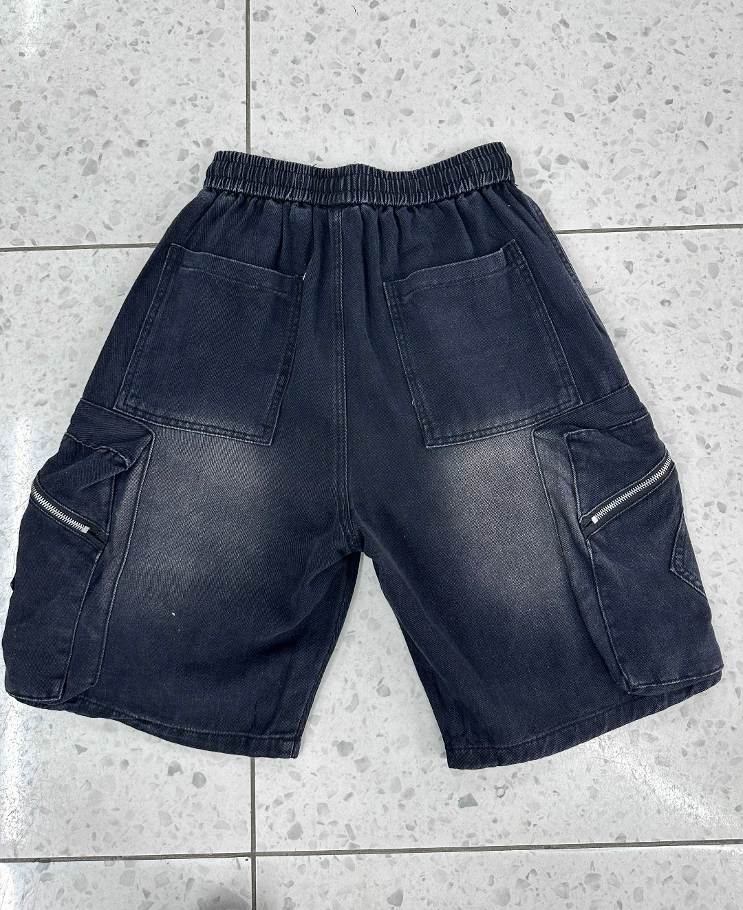 шорты мужские джинсовые,шорты мужские,шорты мужские джинсовые с накладными карманами,шорты карго,джинсовые шорты карго