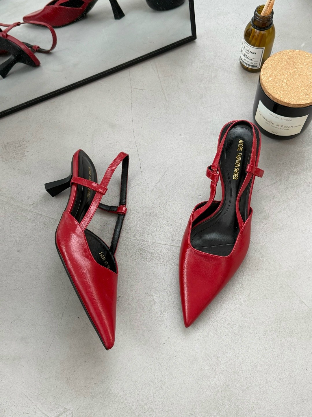 женские туфли лодочки,босоножки стильные,,босоножки из лакированной кожи на высоком каблуке-шпильке с острым носком,босоножки женские