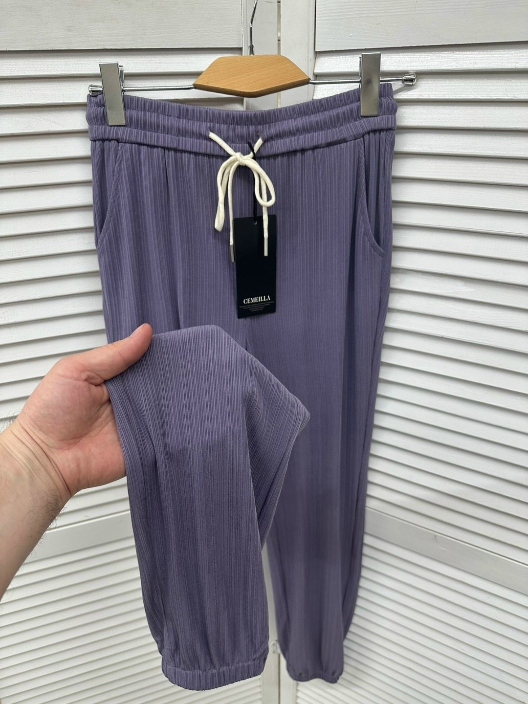 брюки бежевые,спортивные штаны,спортивные брюки,брюки белые,повседневные брюки