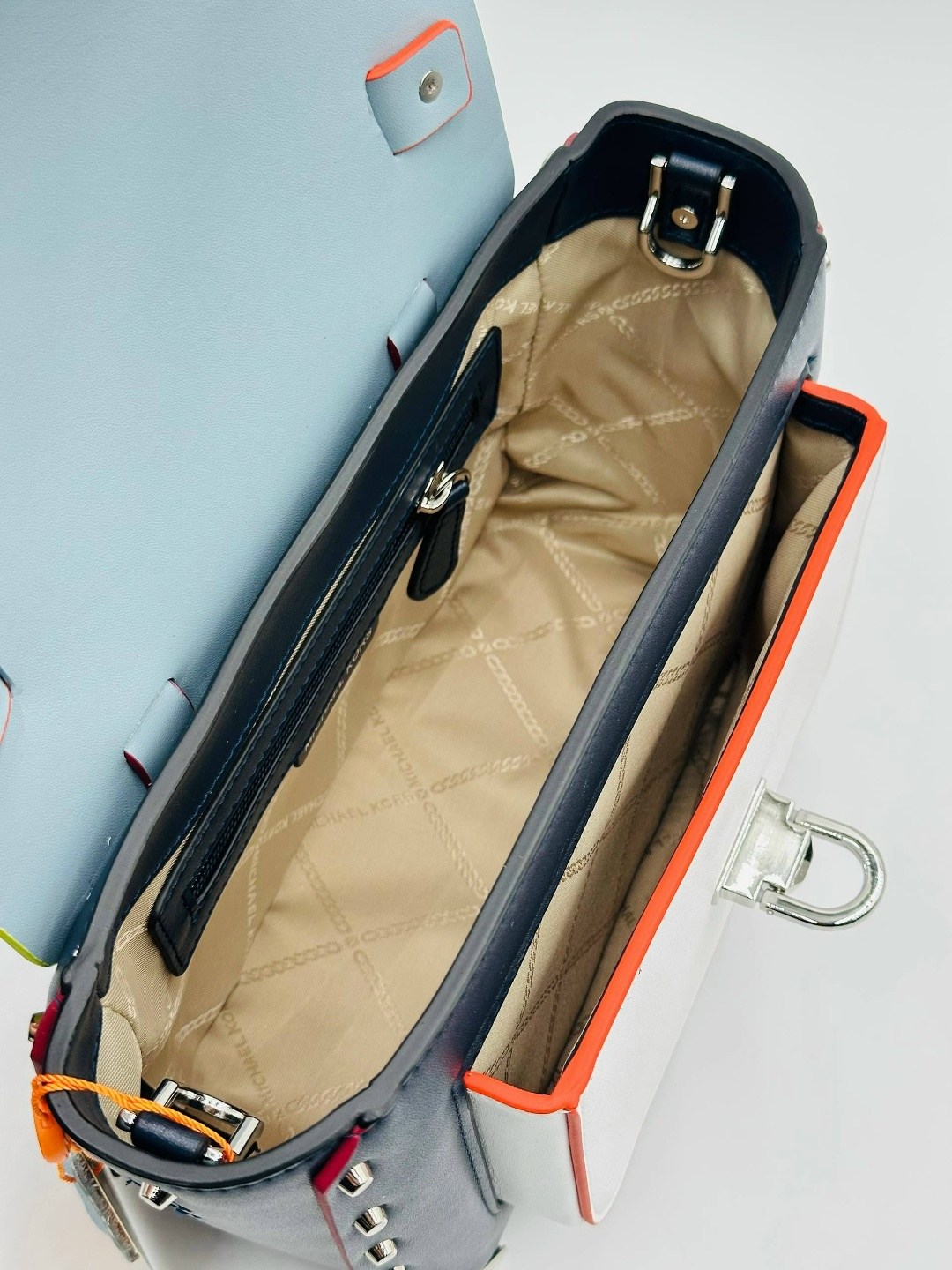 женская сумка michael kors manhattan,сумка michael kors manhattan,сумка michael kors,сумка michael kors manhattan contrast trim,кожаная сумка-портфель michael kors manhattan средней контрастной отделк