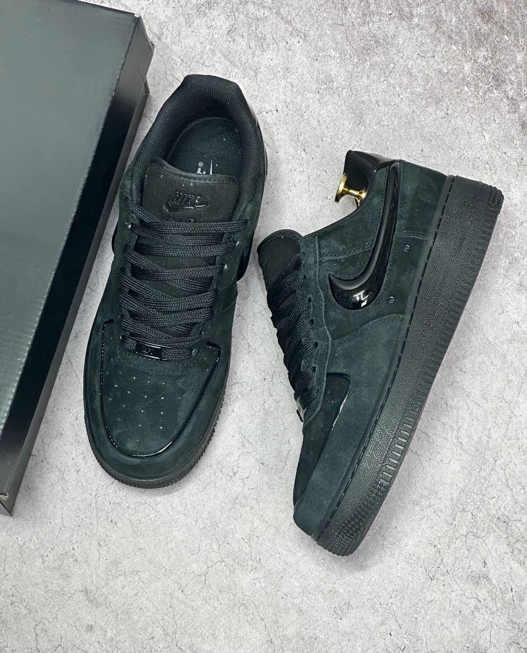 кроссовки найк мужские черные замшевые,мужские кроссовки nike air force 1 '07 черные замшевые,nike air force 1 low black,nike air force 1 low triple black,кроссовки nike air force 1