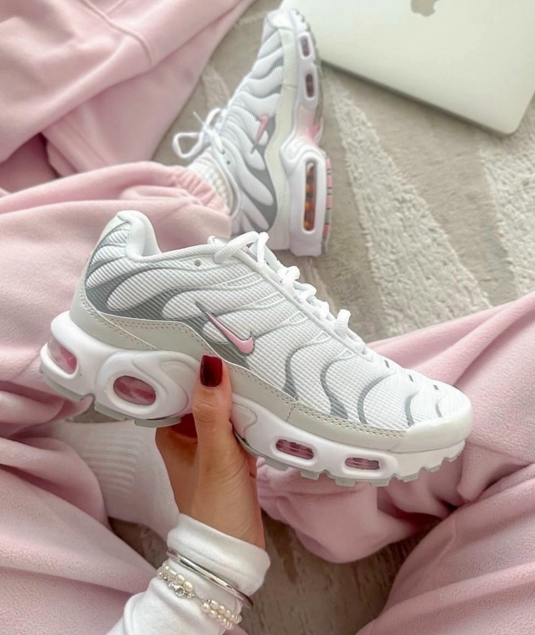 кроссовки спортивные air max tn plus nike,кроссовки air max tn plus для девочек nike,кроссовки nike air max tn plus white pink,кроссовки женские nike air max tn plus,кроссовки air max tn plus для дево