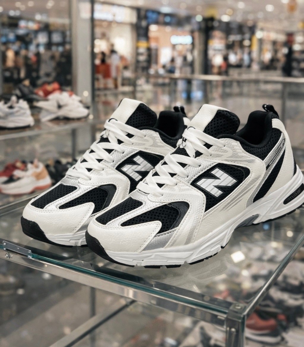 стиль одежды,,мода стиль,белые кроссовки,кроссовки