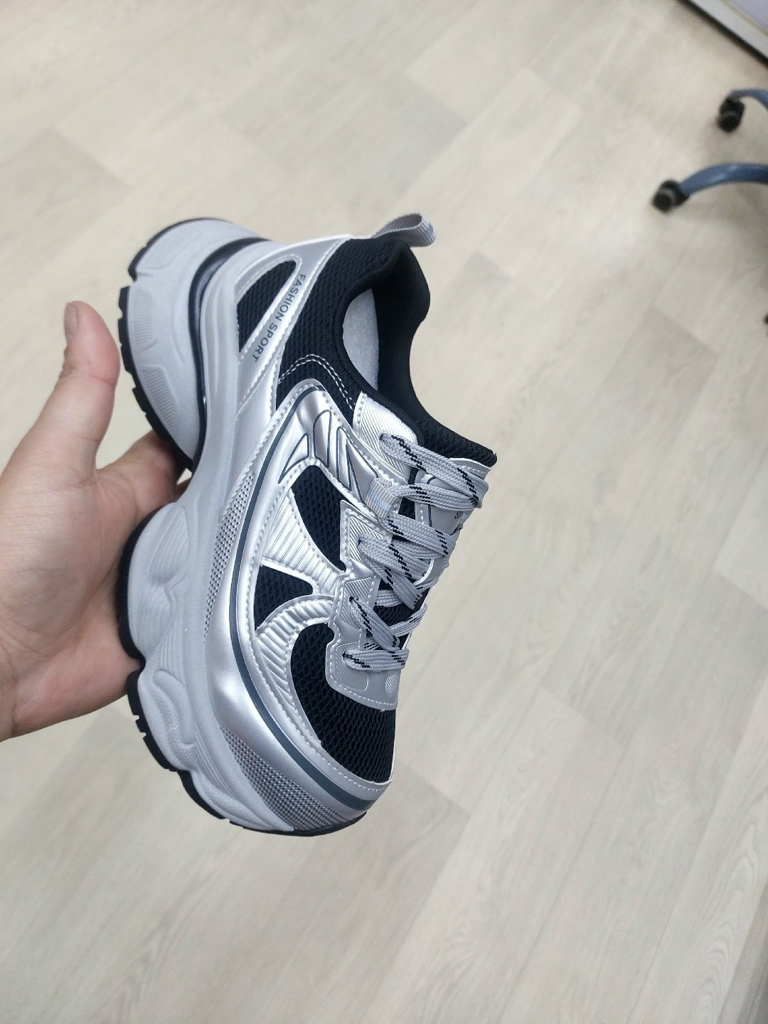 кроссовки женскиe,женские массивные кроссовки,кроссовки повседневные,массивные кроссовки,оригинальные кроссовки