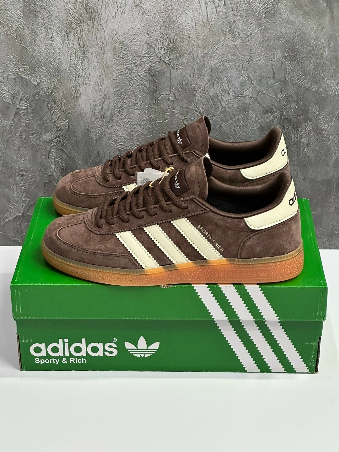 кроссовки adidas handball spezial sporty & rich на шнурках,кроссовки adidas handball spezial sporty & rich brown,кроссовки adidas spezial,кроссовки adidas handball spezial sporty & rich brown кеды adi