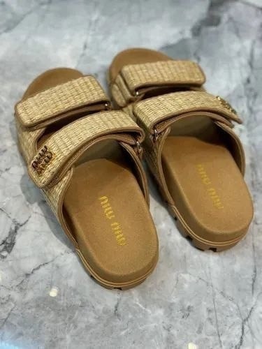 сандалии женские,сандалии,женские шлепанцы prada,шлепанцы miu miu,модные шлепанцы