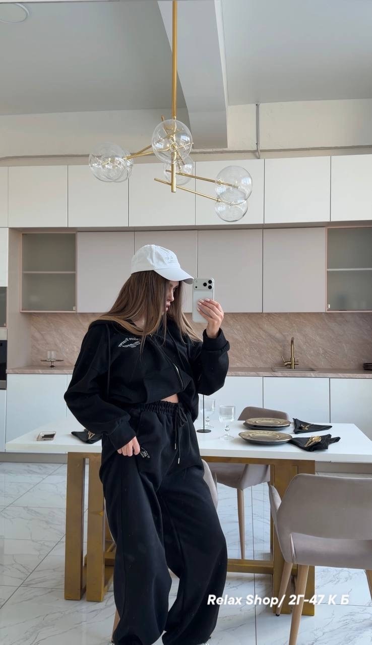 женский костюм,женский красный костюм miu miu,толстовка sg red,женские костюмы спортивные,красный женский костюм