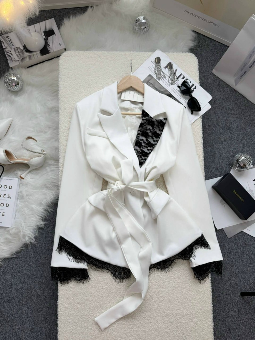 стильный наряд,одежда стильная,женские наряды,белые костюмы,модная блузка