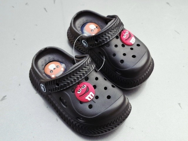 джиббитсы на кроксы,crocs jibbitz charms,белые кроксы с уточками,,сабо crocs