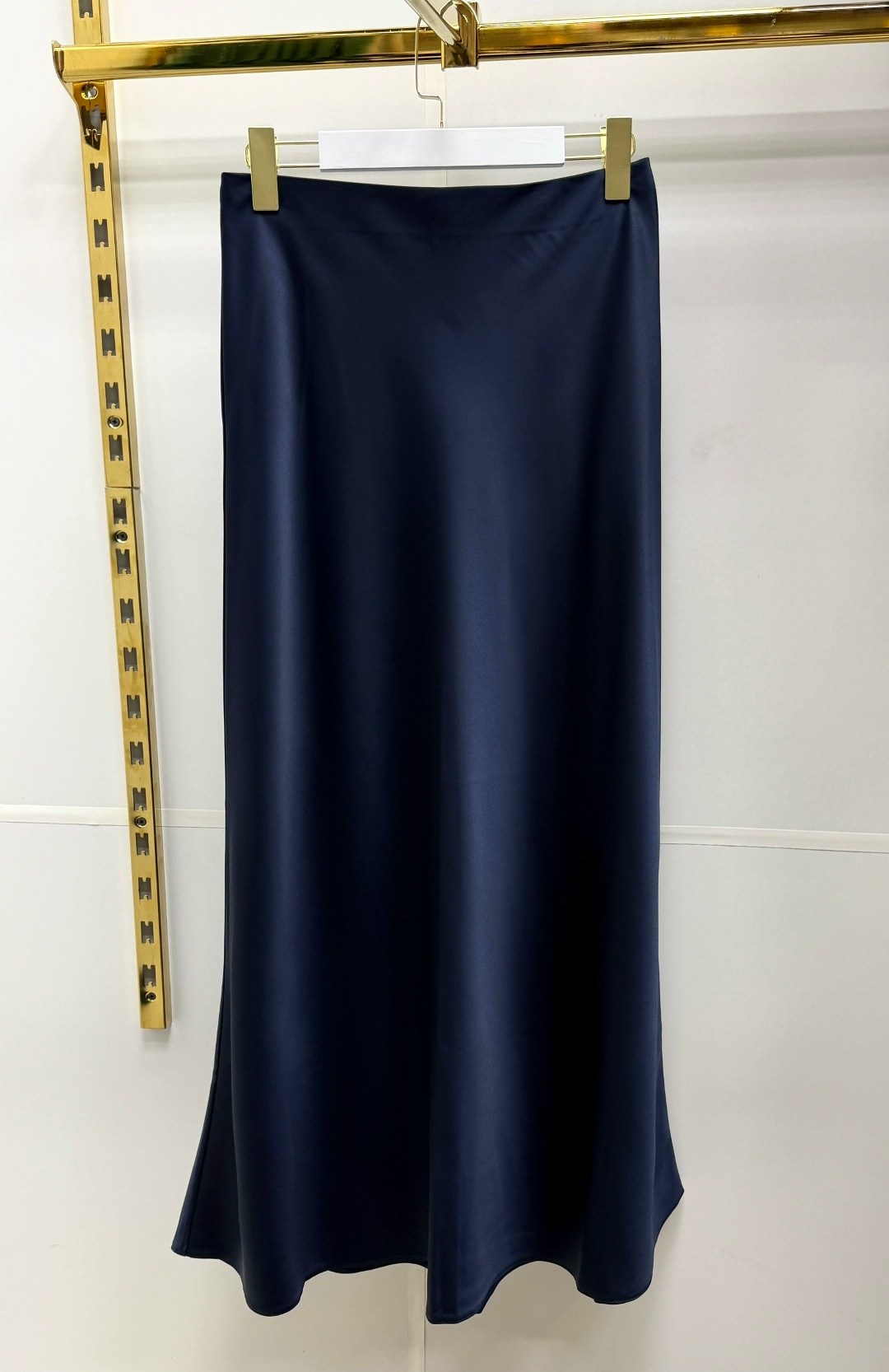 атласная юбка миди,атласная юбка,юбка,женская атласная юбка-миди,юбка миди