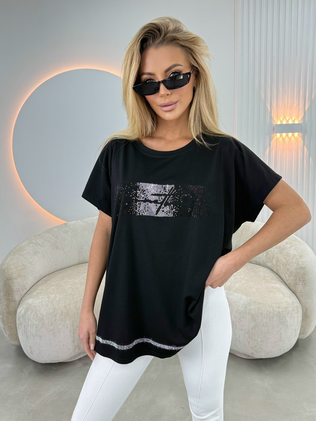 женская футболка,женская футболка белая,футболка оверсайз со стразами may way,футболка оверсайз со стразам,футболка со стразами