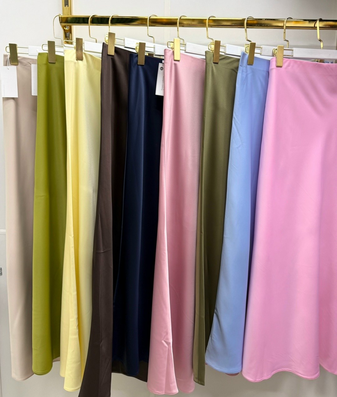 атласная юбка миди,атласная юбка,юбка,женская атласная юбка-миди,юбка миди