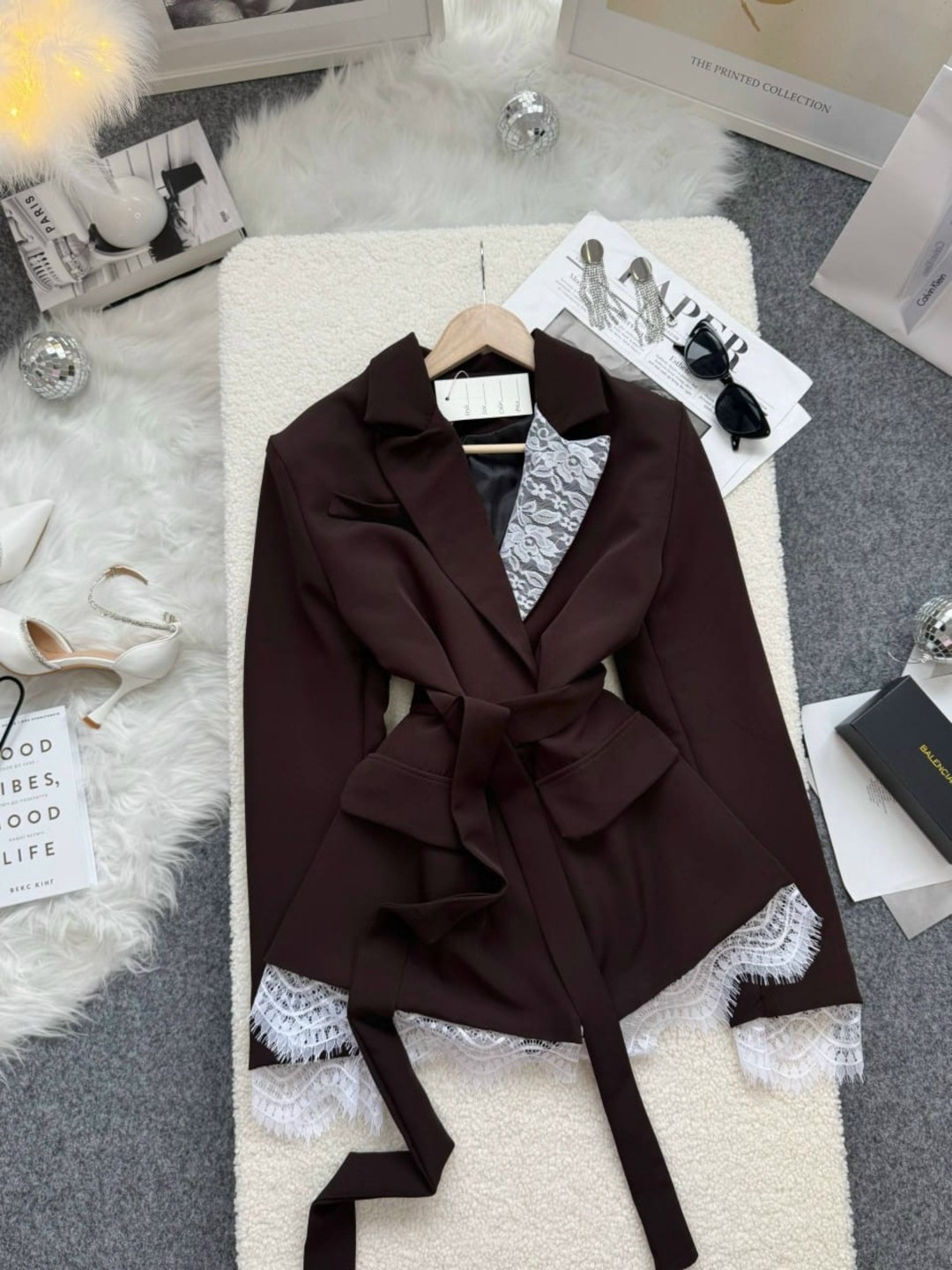 стильный наряд,одежда стильная,женские наряды,белые костюмы,модная блузка