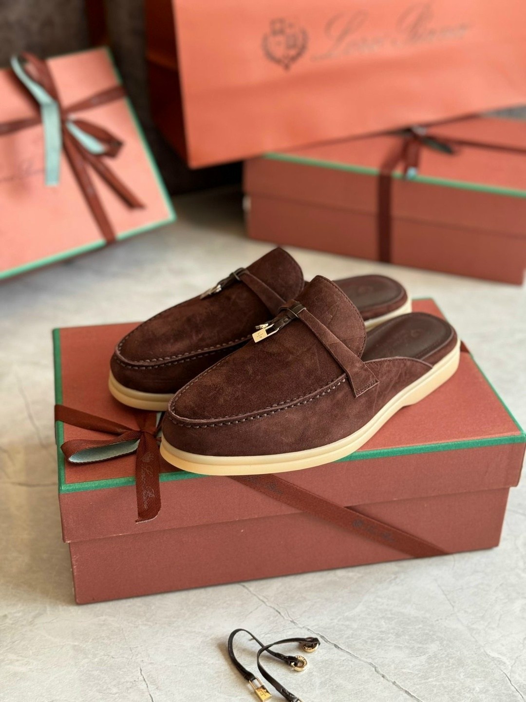 ,замшевые мюли,женские замшевые мюли hermes go коричневые,лоферы loro piana,loro piana  мюли