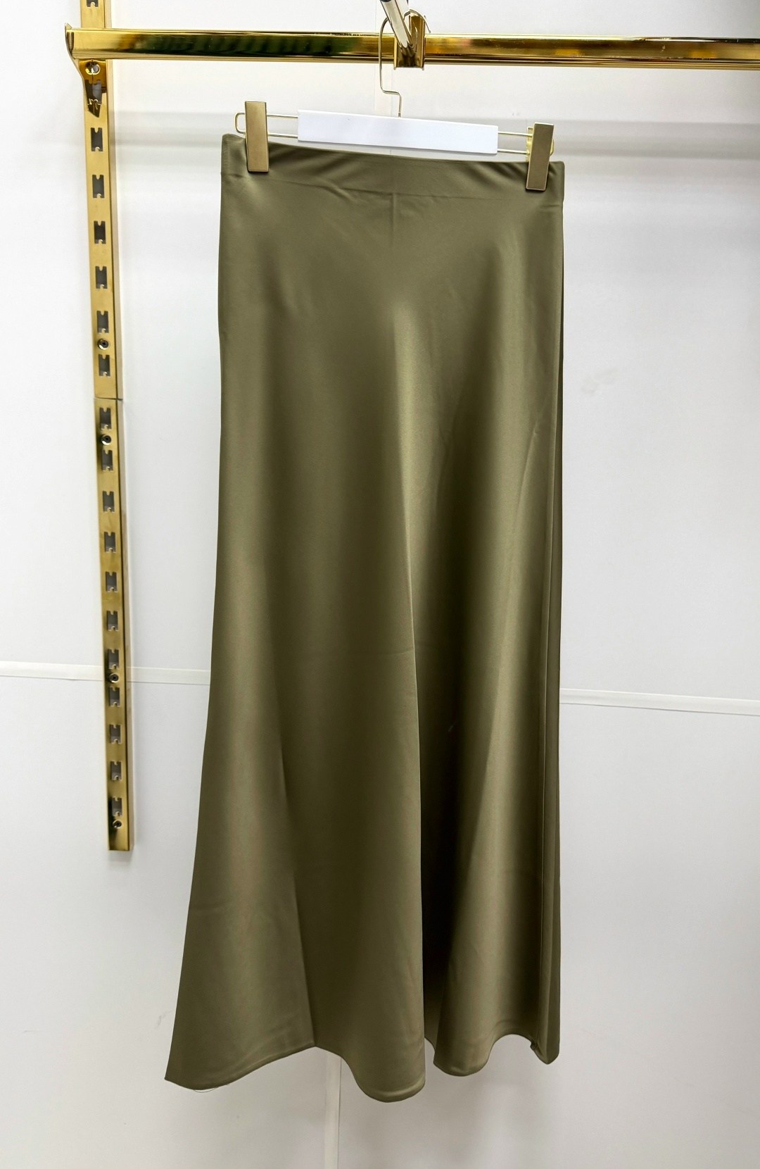 атласная юбка миди,атласная юбка,юбка,женская атласная юбка-миди,юбка миди