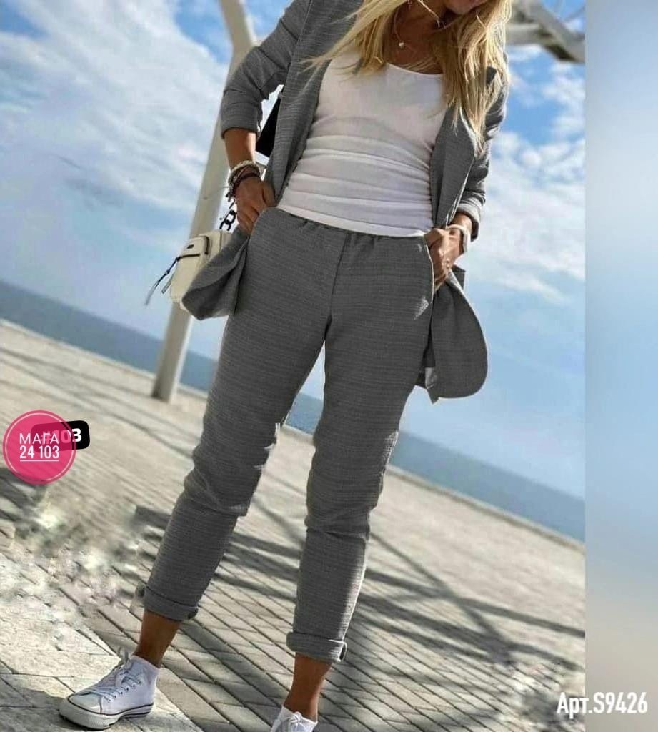 женский костюм двойка,женский костюм тройка,костюм двойка,блондинка в белом костюме брючном,женские костюмы