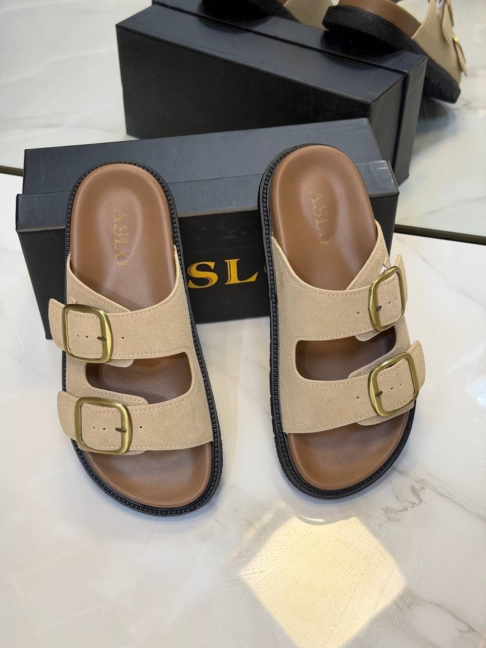 ,шлепанцы с пряжкой,модные сандалии,шлепанцы женские,модные шлепанцы