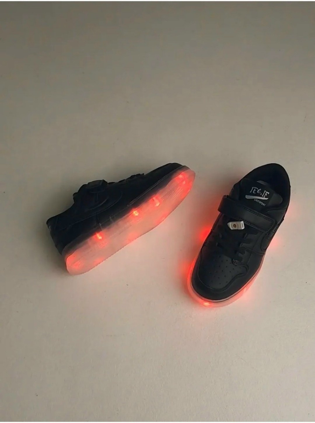 кроссовки со светящейся подошвой,кроссовки с подсветкой,светящиеся кроссовки,кроссовки найк аир светящийся,кроссовки детские с подсветкой