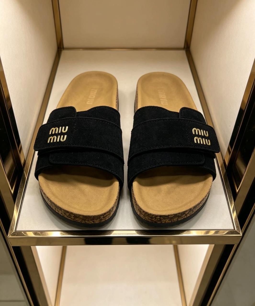 шлепанцы miu miu,кожаные шлепанцы miu miu,,сандалии miu miu,тапочки miu miu