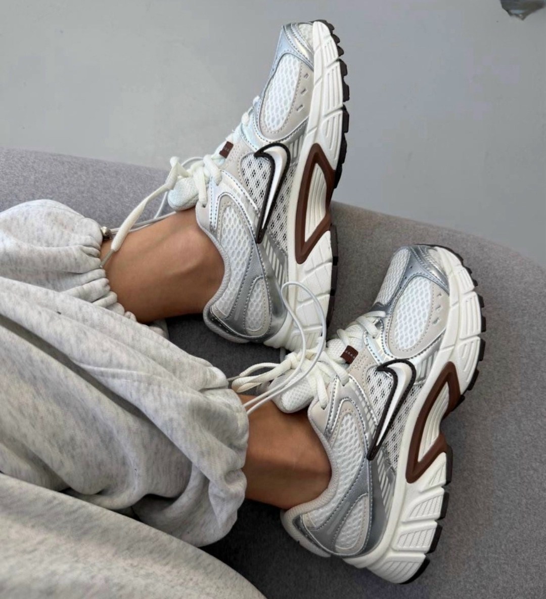 кроссовки nike,женские кроссовки nike,женские кроссовки nike v5 rnr white/brown,,кроссовки беговые женские nike hq7901-102