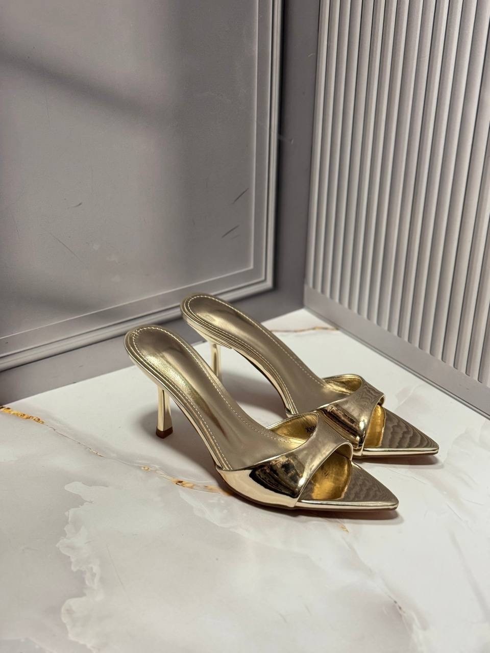 ,эконика золотые босоножки,модные босоножки,босоножки на высоком,каблуки босоножки