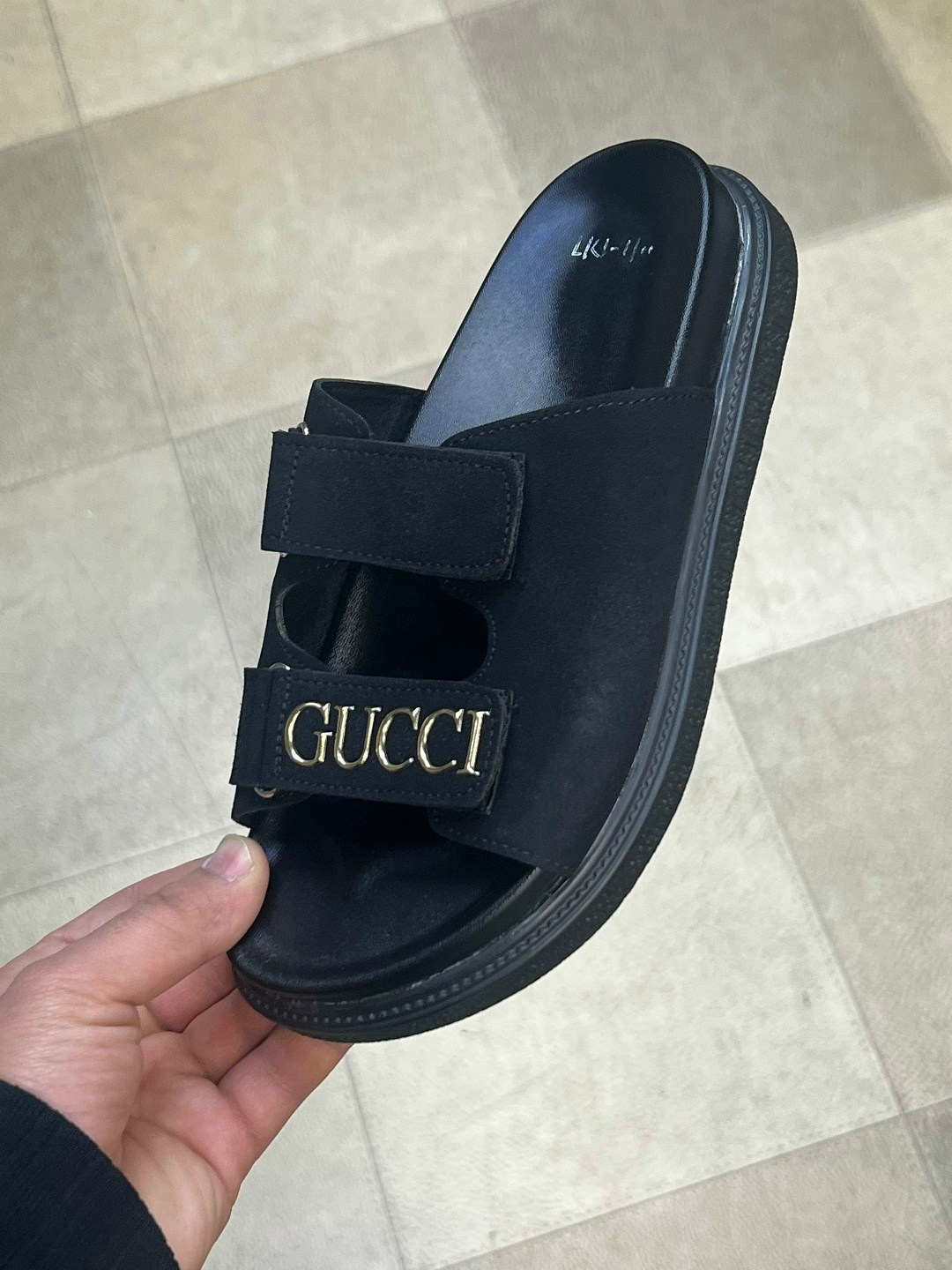 ,женские шлепанцы,кожаные шлепанцы,черные шлепанцы,модные шлепанцы