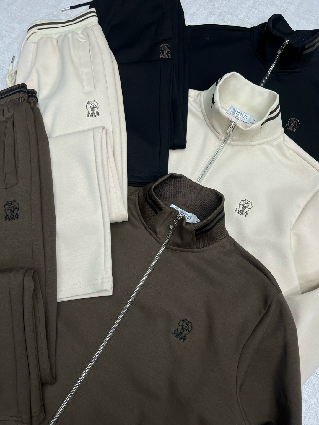 мужские спортивные костюмы,костюм brunello cucinelli,спортивный костюм brunello cucinelli,спортивный костюм loro piana,спортивный костюм armani