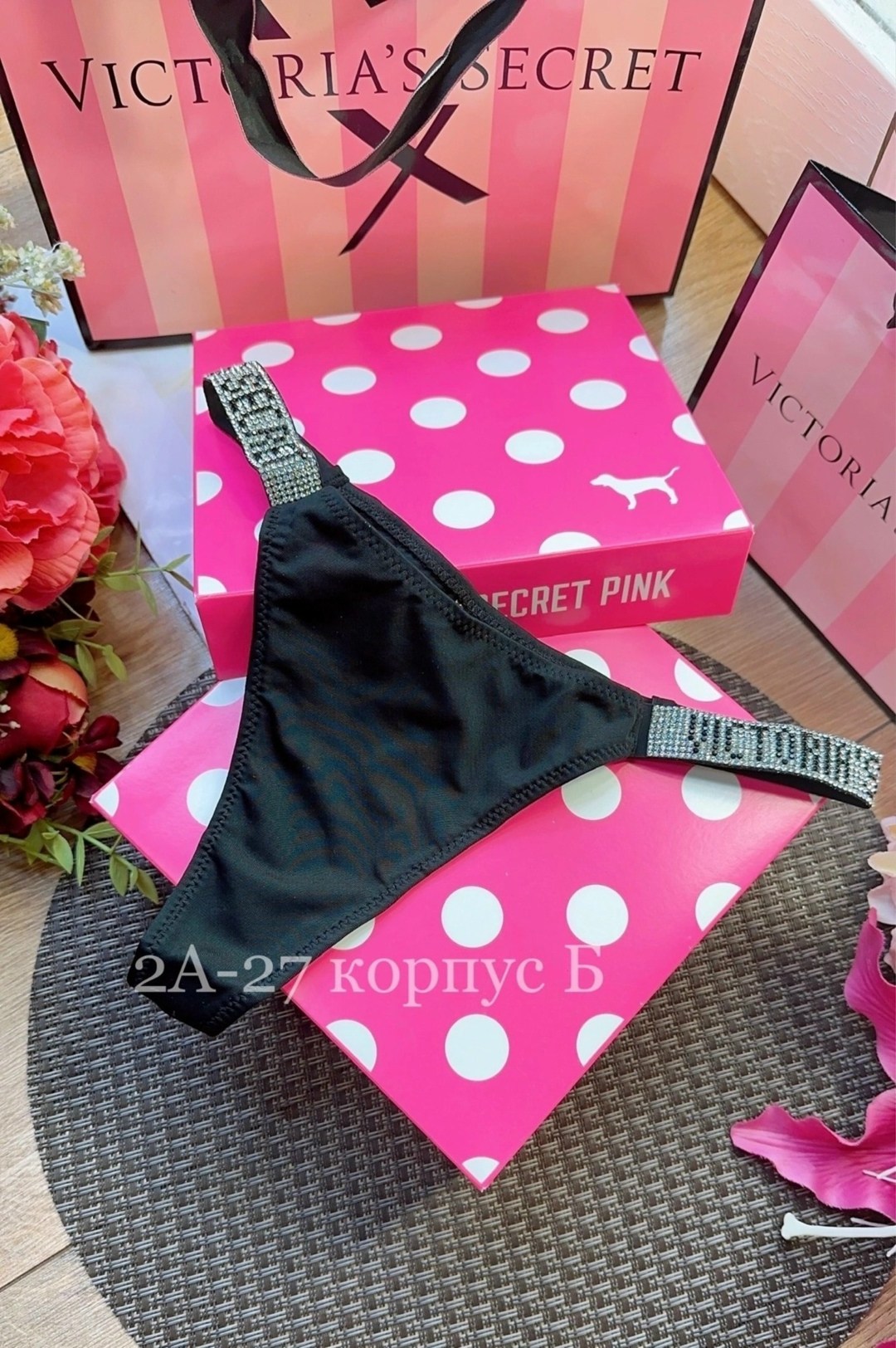 трусы виктория сикрет со стразами,женские трусики стринги victoria`s secret стразы,трусы женские стринги со стразами victoria's secret,трусы стринги со стразами victoria's secret цвет белый,стринги ви